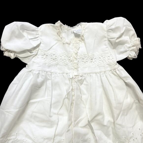 VTG PHYLLIS BABY WEAR White Eyelet Christening Gown & Matching Bonnet SZ 3-9 M - Picture 4 of 11